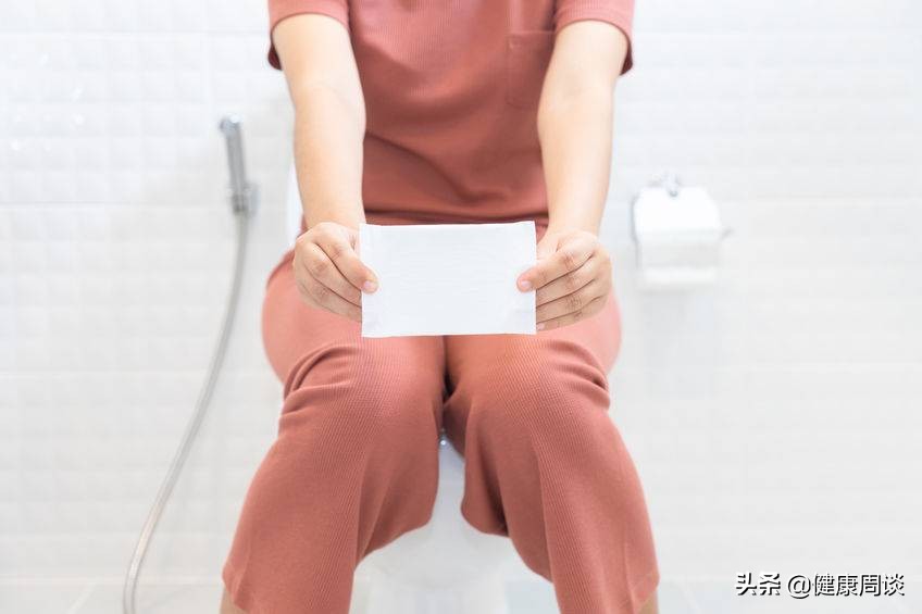 经期排出的肉块是什么,经期有大肉块排出怎么回事