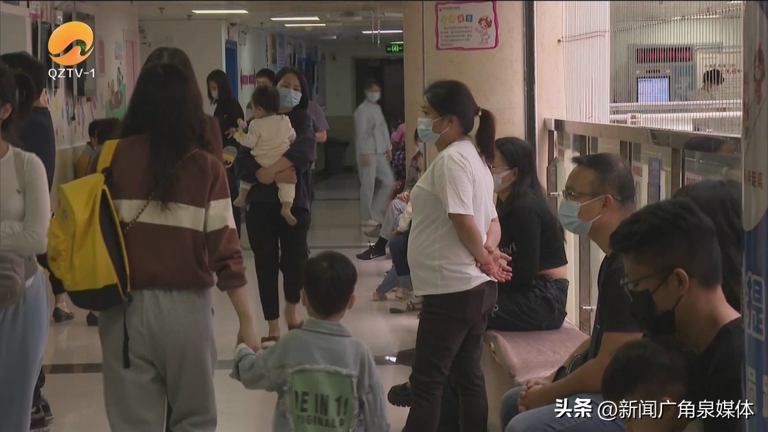 9岁的男孩老是舔嘴唇怎么回事,男童习惯舔嘴唇什么原因