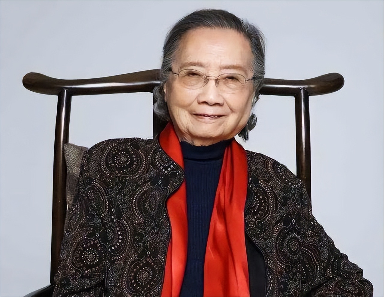 101岁女国医脸色红润，头发浓密！她分享了5个日常习惯