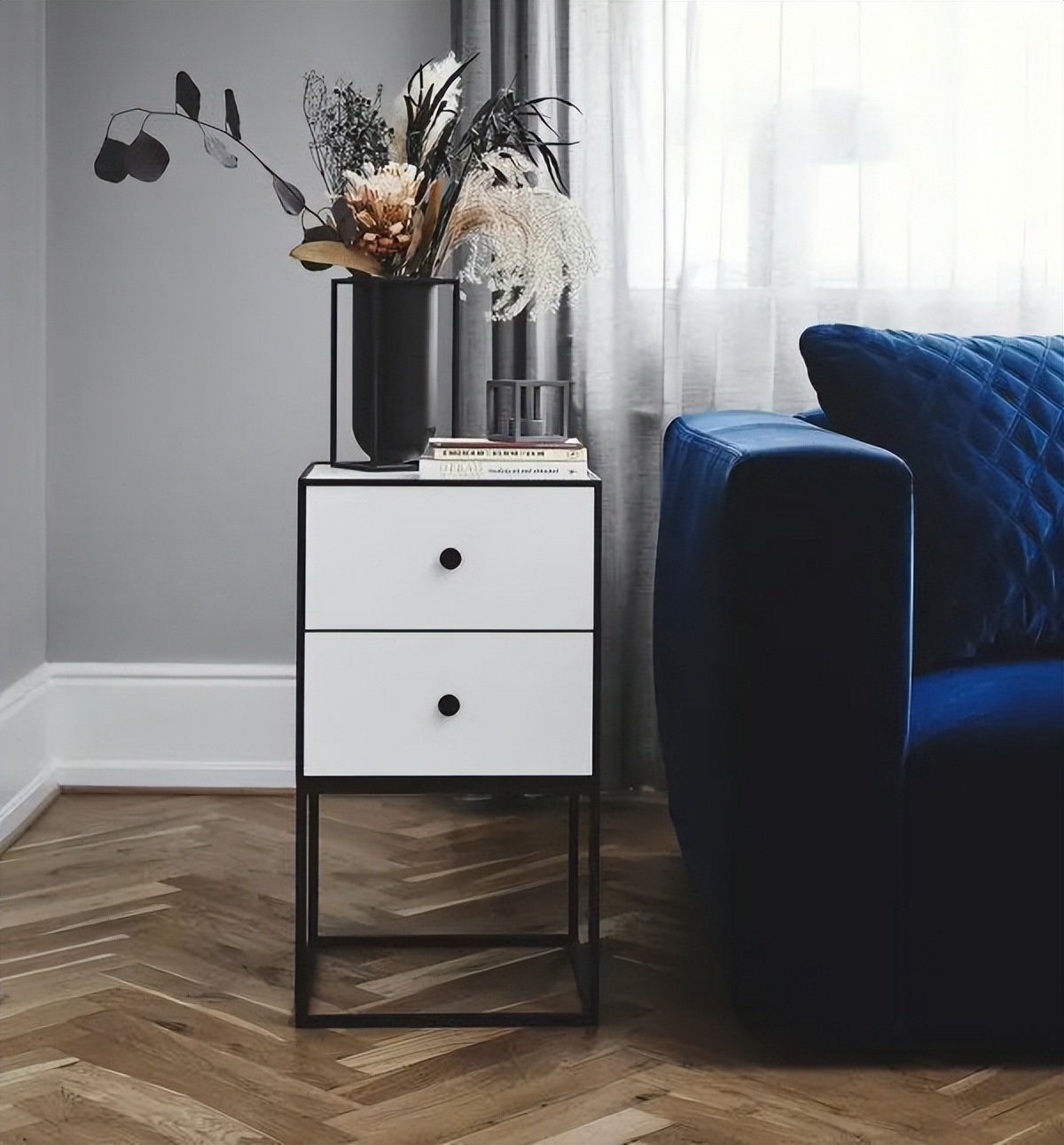 嚯!这满屏的白色边桌,兜住细节的高级感,引网友点赞!