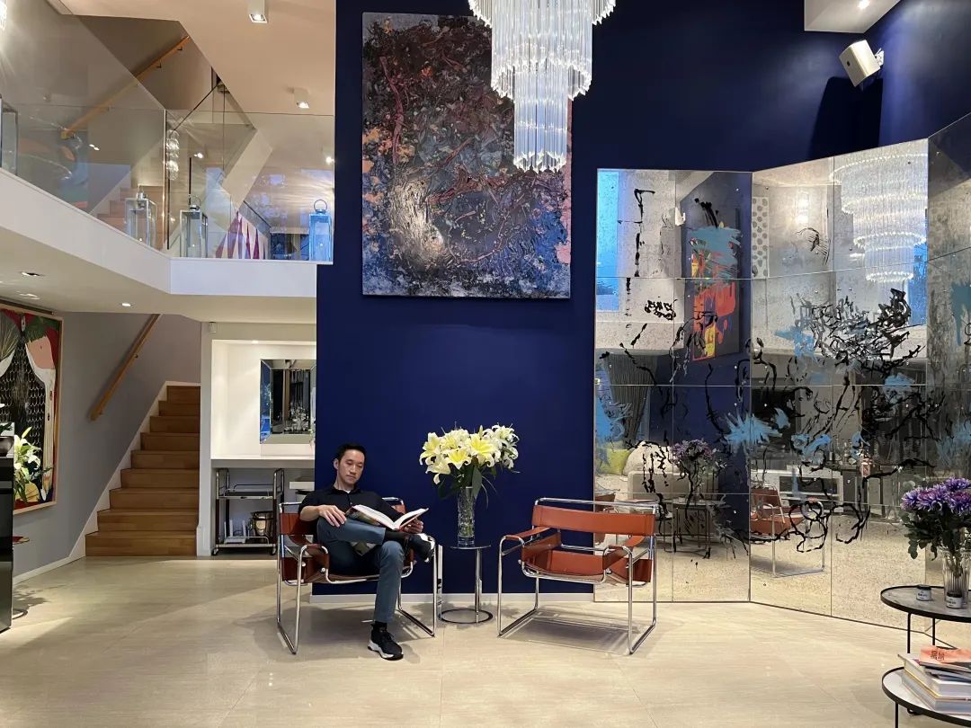 亚洲顶级藏家的4层海滨之家：挂满30件珍藏，审美一流