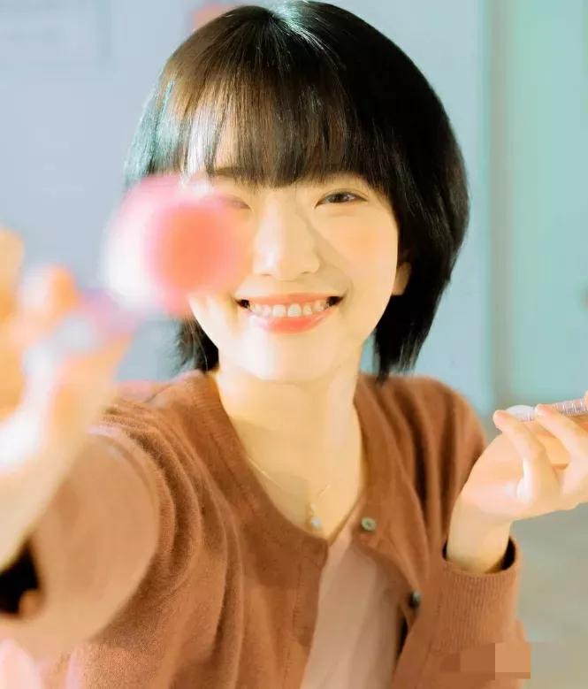 小圆脸适合剪短发吗,肉肉的小圆脸女生剪短发