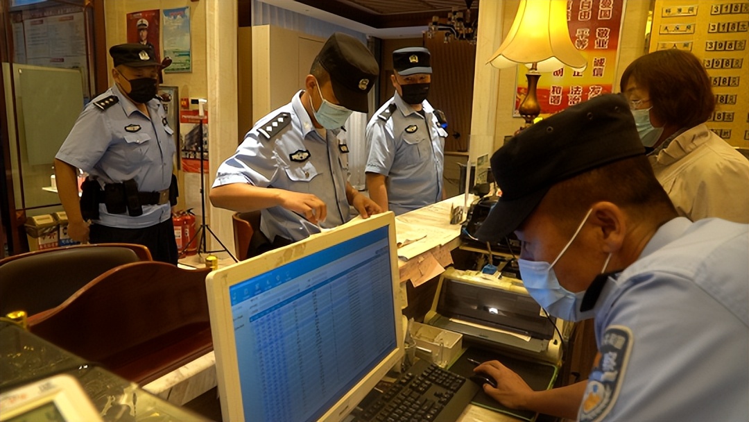 向*民报人**告|正镶白旗公安局：擎旗奋进担使命不忘初心保平安