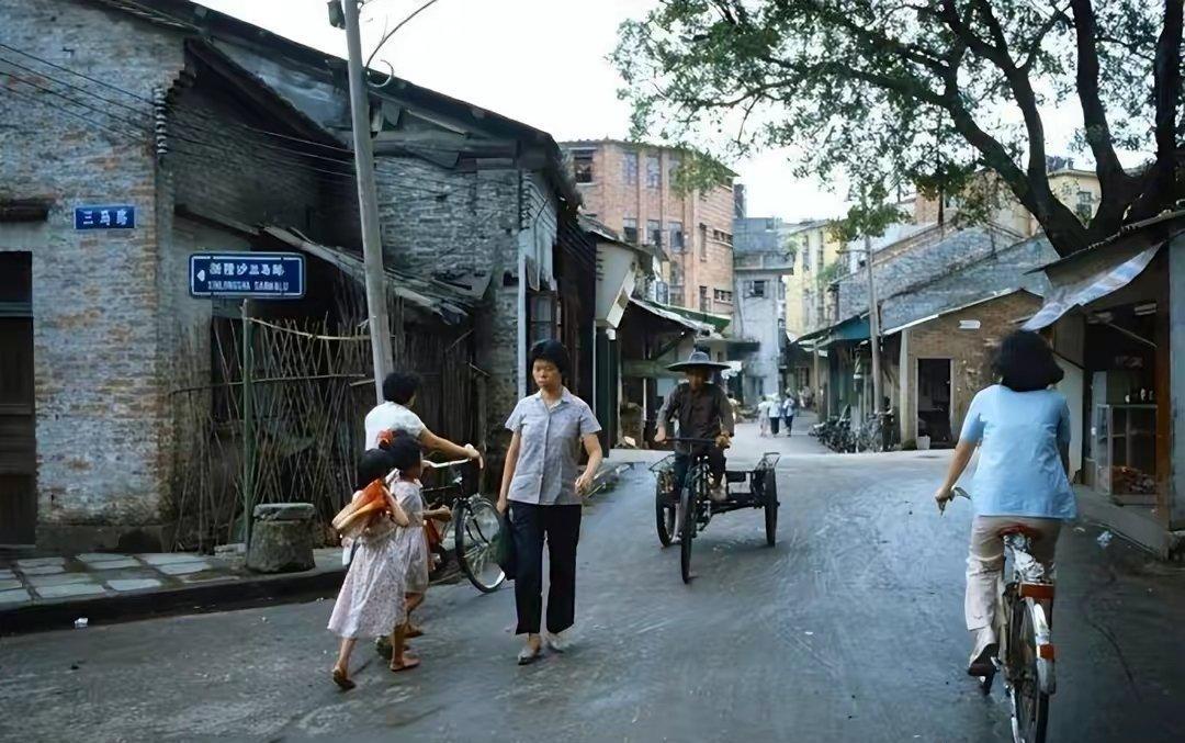 30张真实又罕见的老照片，阴毛假发工作者，我怀疑他用错地方了