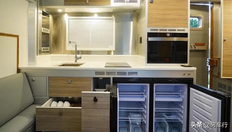 解放4x4四驱越野房车,新款解放四驱房车底盘