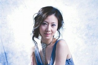 人体模特汤加丽：丈夫抛弃，父亲嫌弃，45岁仍单身，后悔了吗？