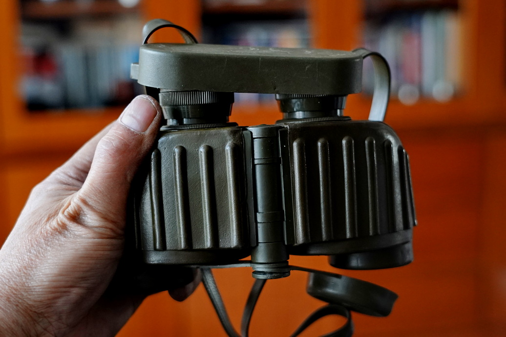 一树梨花压海棠:是*用军**望远镜好?还是名牌望远镜好?