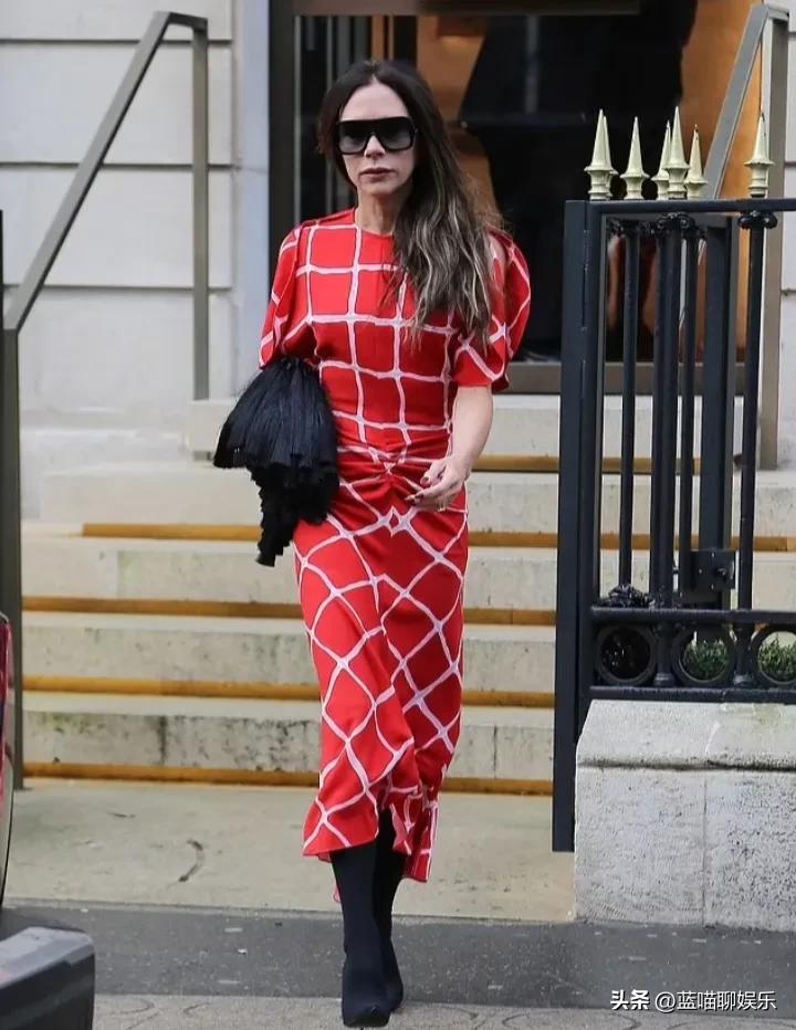 贝嫂穿v领礼服裙,贝嫂礼服图片