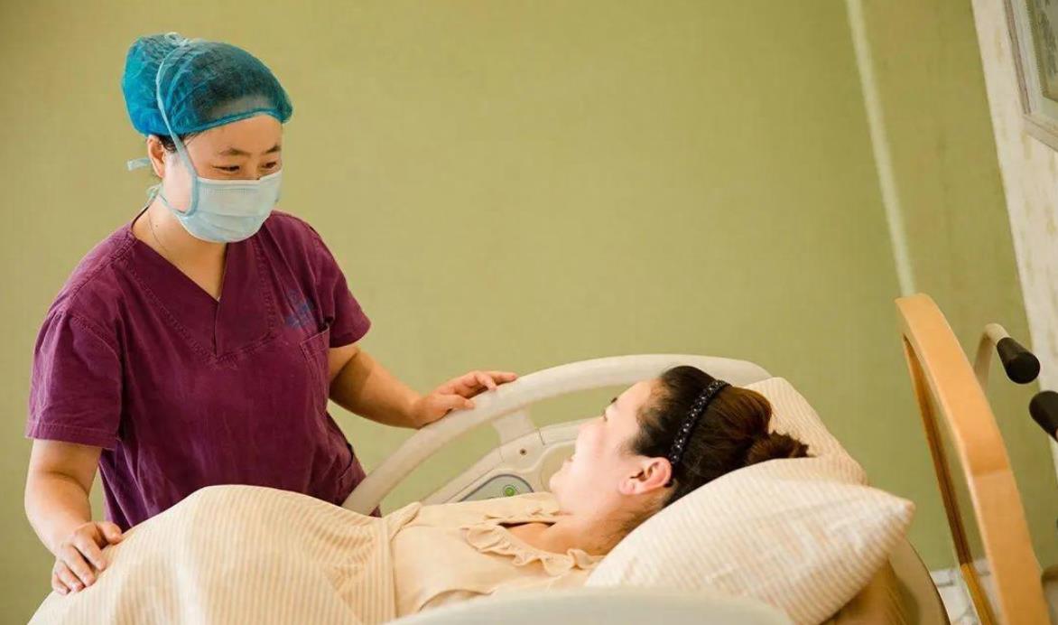 产妇哭诉生孩子产房外没有人,产妇发文控诉生孩子