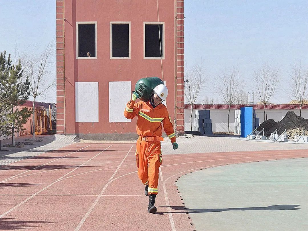 消防员榜样人物,消防员坚守岗位先进典型事迹材料