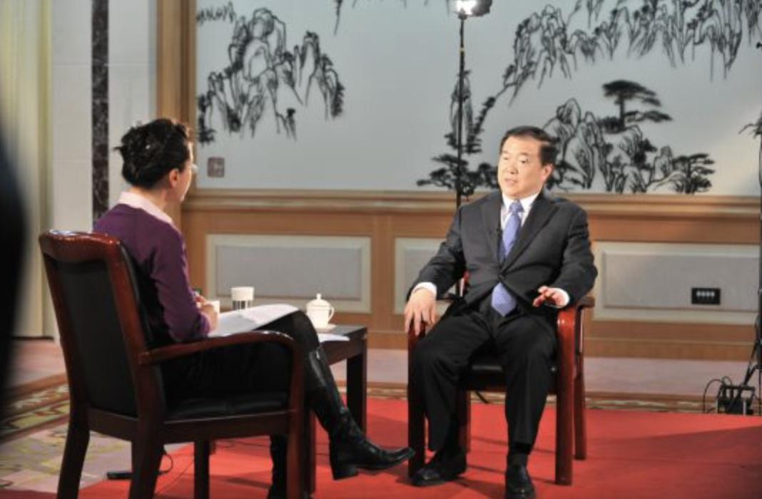 落马领导的特殊癖好：一边喝茅台，一边看俄罗斯小姐表演水上芭蕾