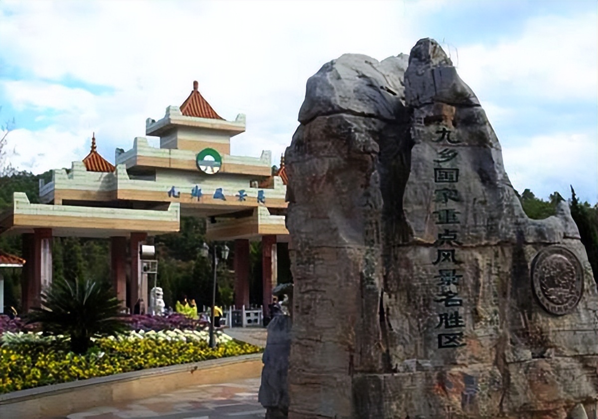 自驾从上海到昆明沿途旅游景点,大理和昆明之间有什么旅游景点