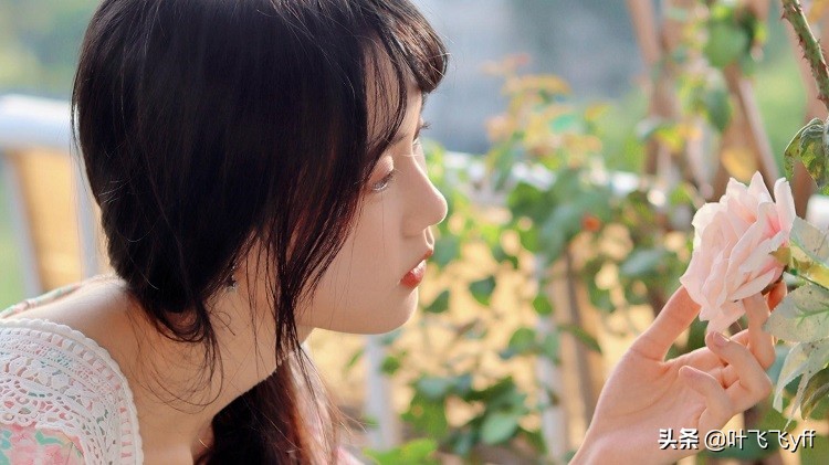 撩女生最好用的办法,和女人聊天时怎样撩她