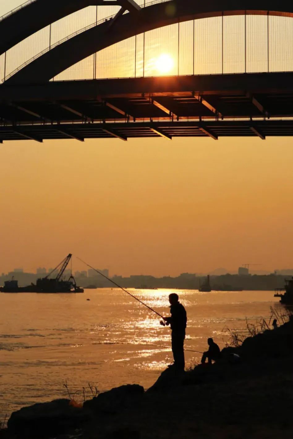 回到小县城朝九晚五,回到朝九晚五的心情说说