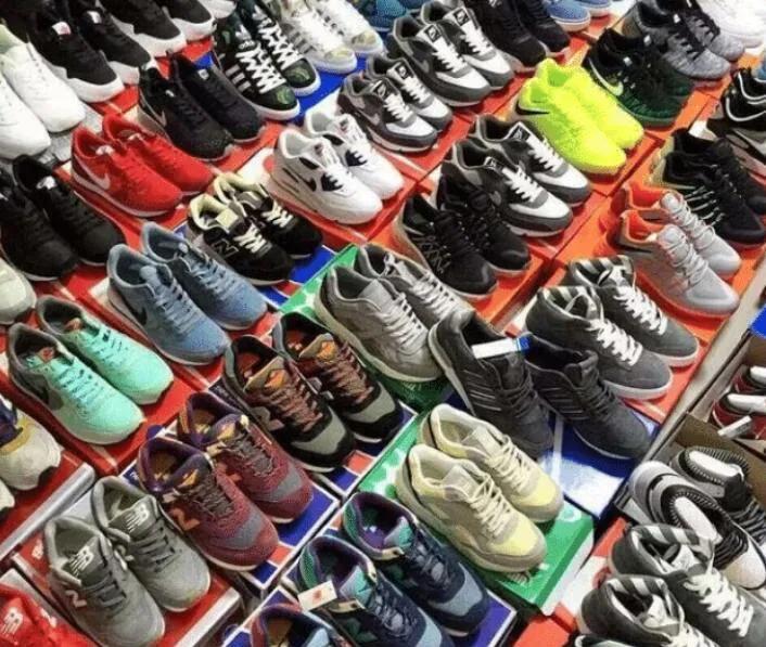 假球鞋和真球鞋对比,打假球鞋