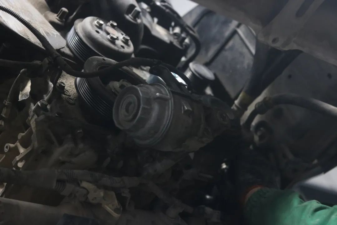 13代半皇冠底盘松散回炉重造,十三代皇冠彻底整备