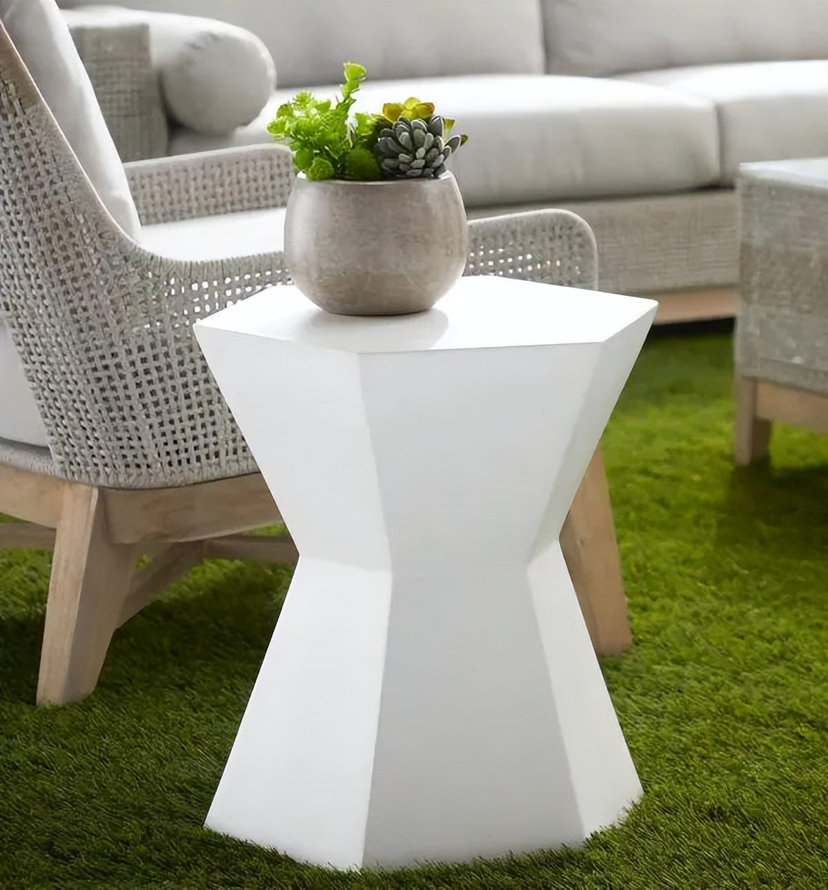 嚯!这满屏的白色边桌,兜住细节的高级感,引网友点赞!