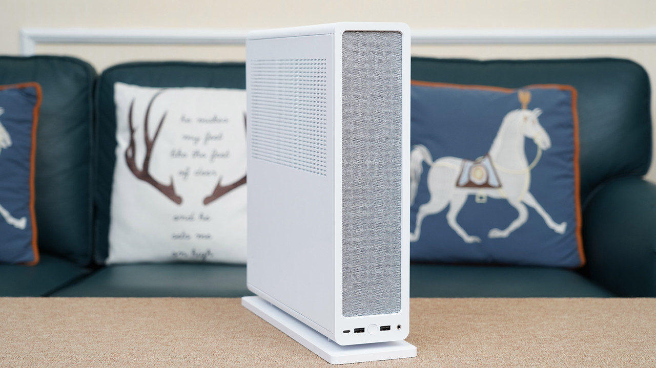 我骗媳妇说这是大号路由器，偷偷打造了一台高颜值ITX主机