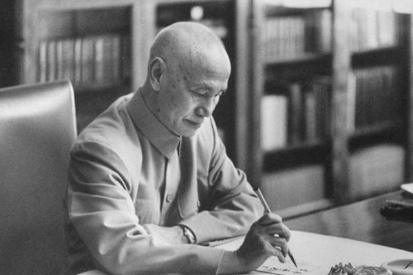 1936年红军东征,毛主席写下一首词,9年之后蒋介石为此大动干戈