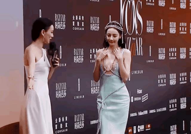 金星回应明星捂胸,金星深v礼服捞金