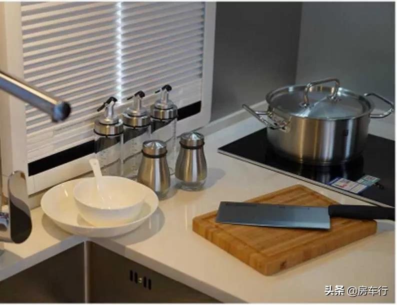 解放4x4四驱越野房车,新款解放四驱房车底盘