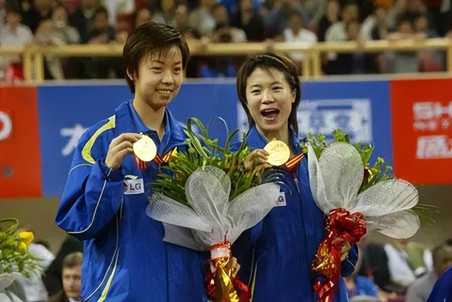 她是世界女乒第一人，大20岁老公与袁立同居12年，转身把她宠上天