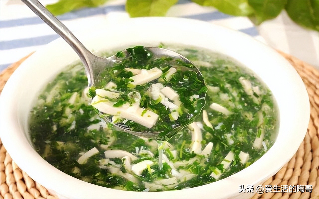 2月4日立春，老话讲：双春兼闰二月，3人要躲春，吃3样顺顺利利