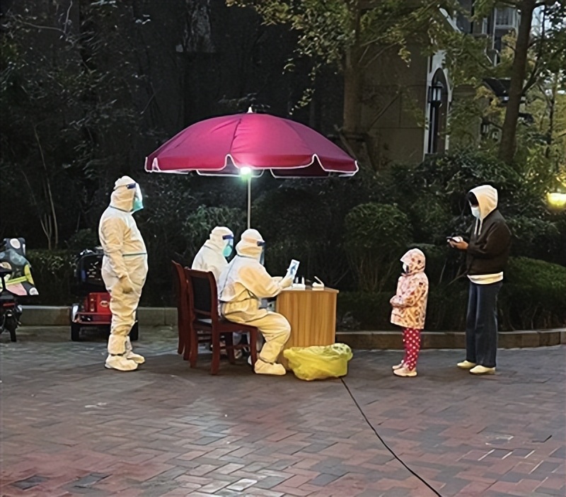 疫战不休!市北即墨路街道晓港名城六期物业管家的抗疫“十二时辰”