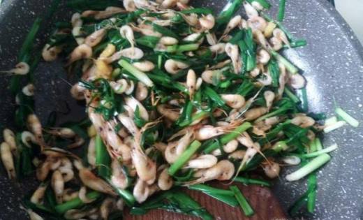 韭菜炒小河虾的做法教程,韭菜炒河虾正宗做法