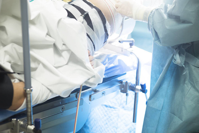 止血后怎么处理划破的伤口,止血棉在伤口里面怎么处理