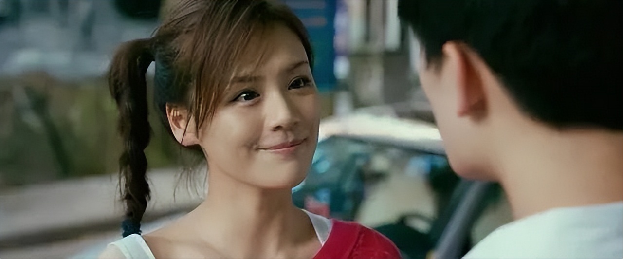 女大学生生活费800,女大学生在校收费