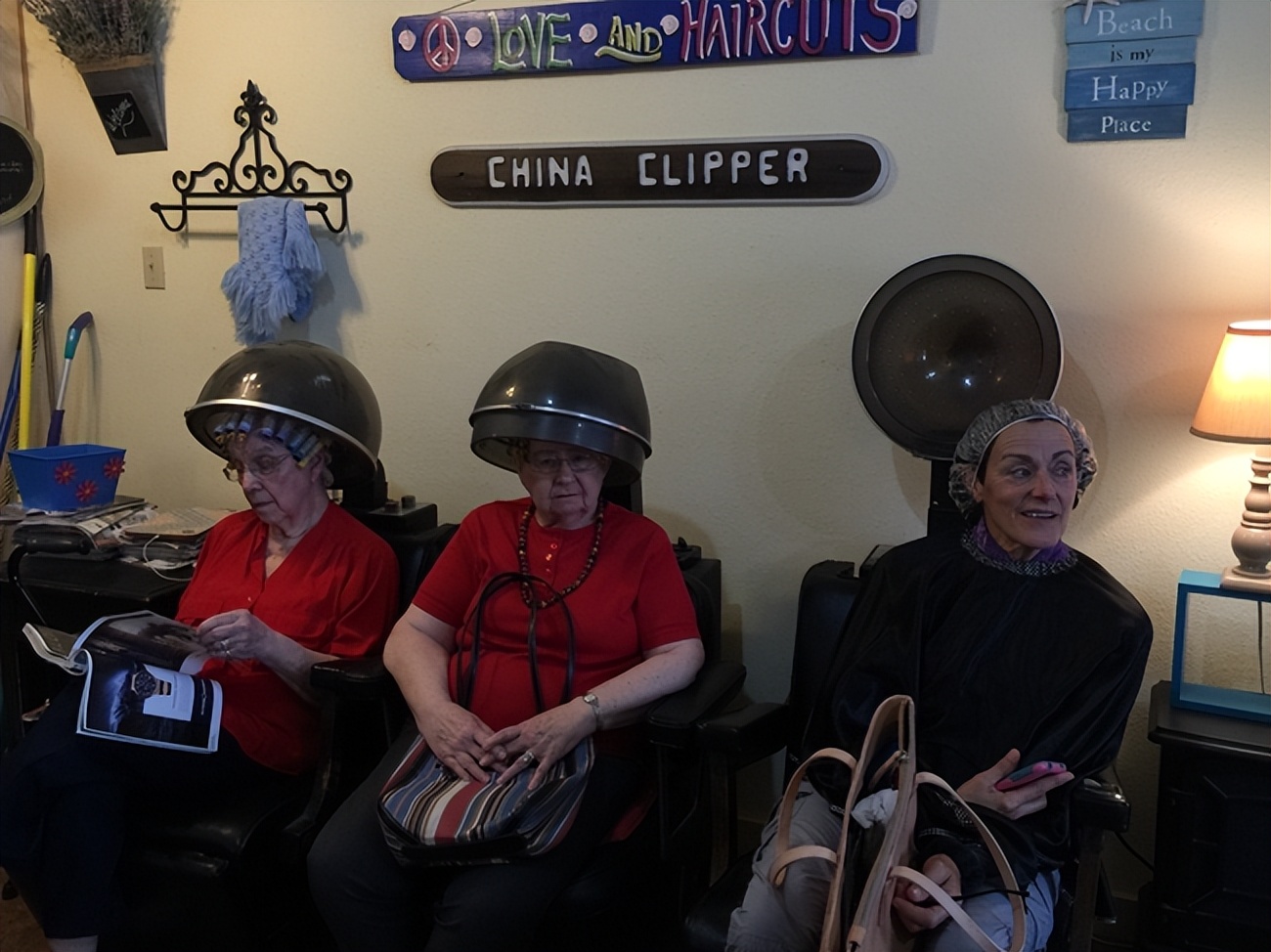 除了我国外，世界上还有两地也叫“中国”，分别在哪里？