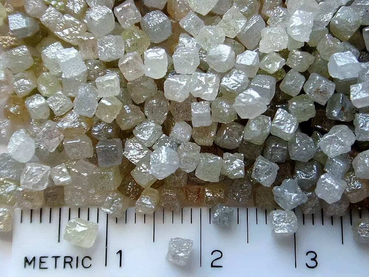 十年前2800的钻戒现在值多少,10年前1万钻戒