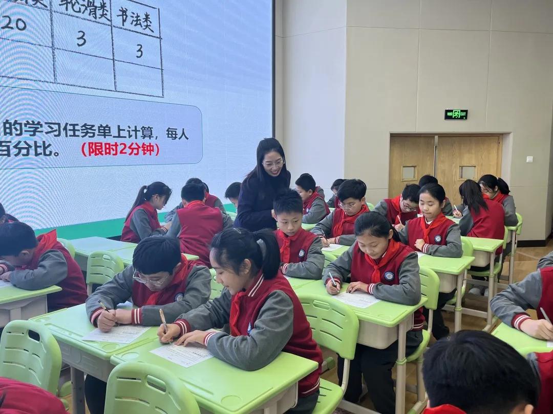 郑州市郑东新区中州大道小学：数学课堂亮风采观摩学习促成长