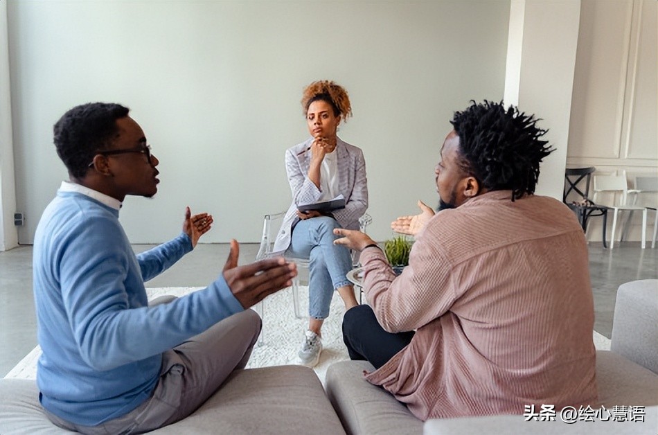 星巴克挤满了失业的中年人视频,星巴克挤满了失业的中年人全文