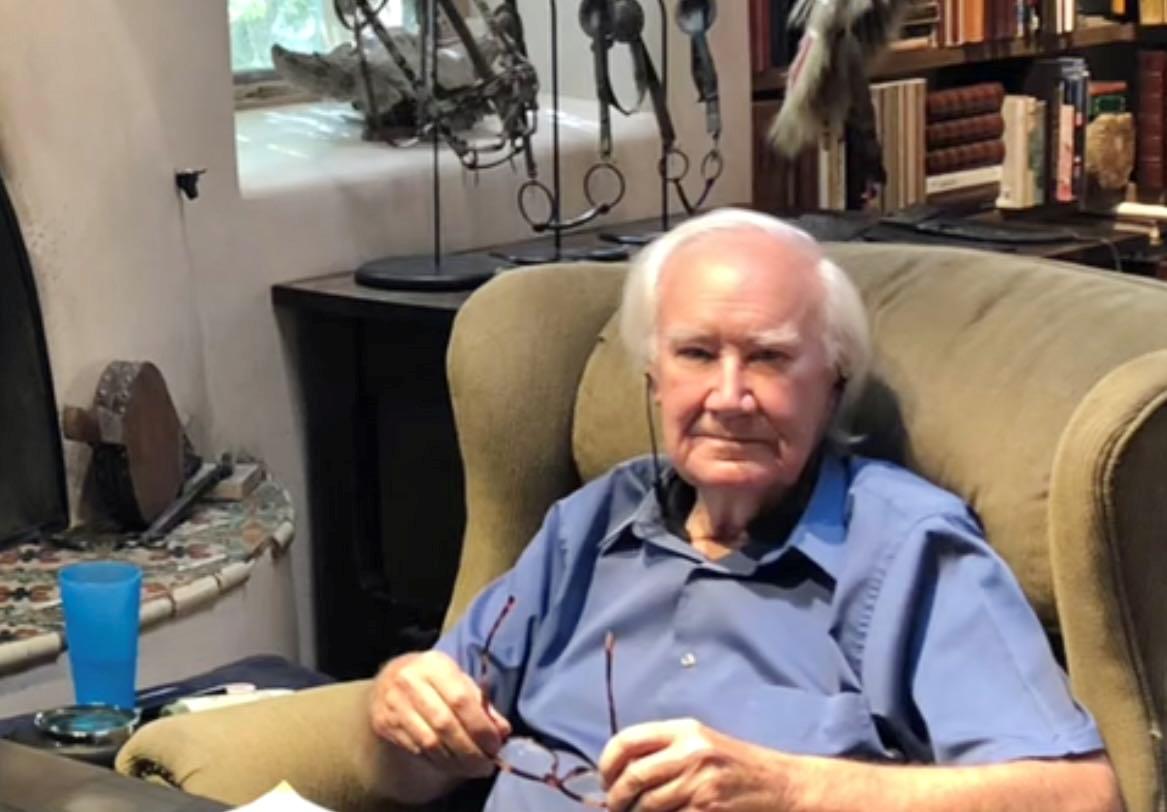 老人埋100万藏宝箱,老人发现山洞大量宝物