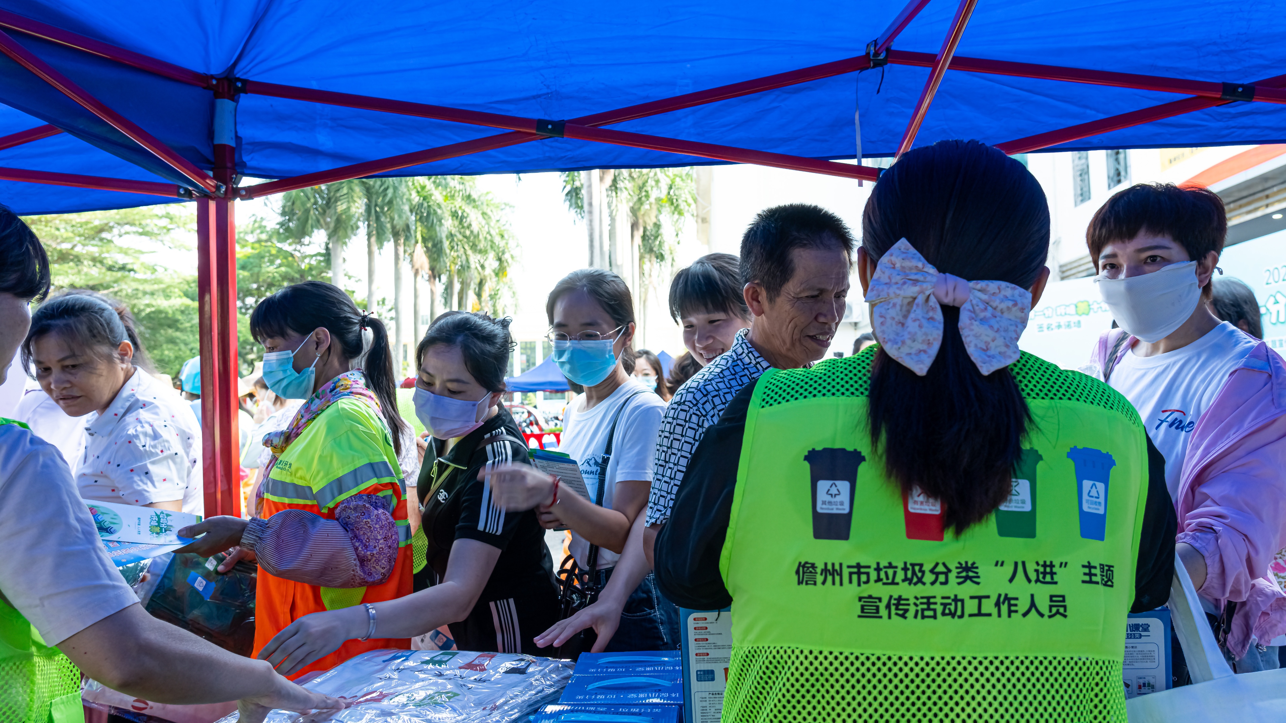 举办垃圾分类主题宣传活动,开展全民垃圾分类活动宣传主题