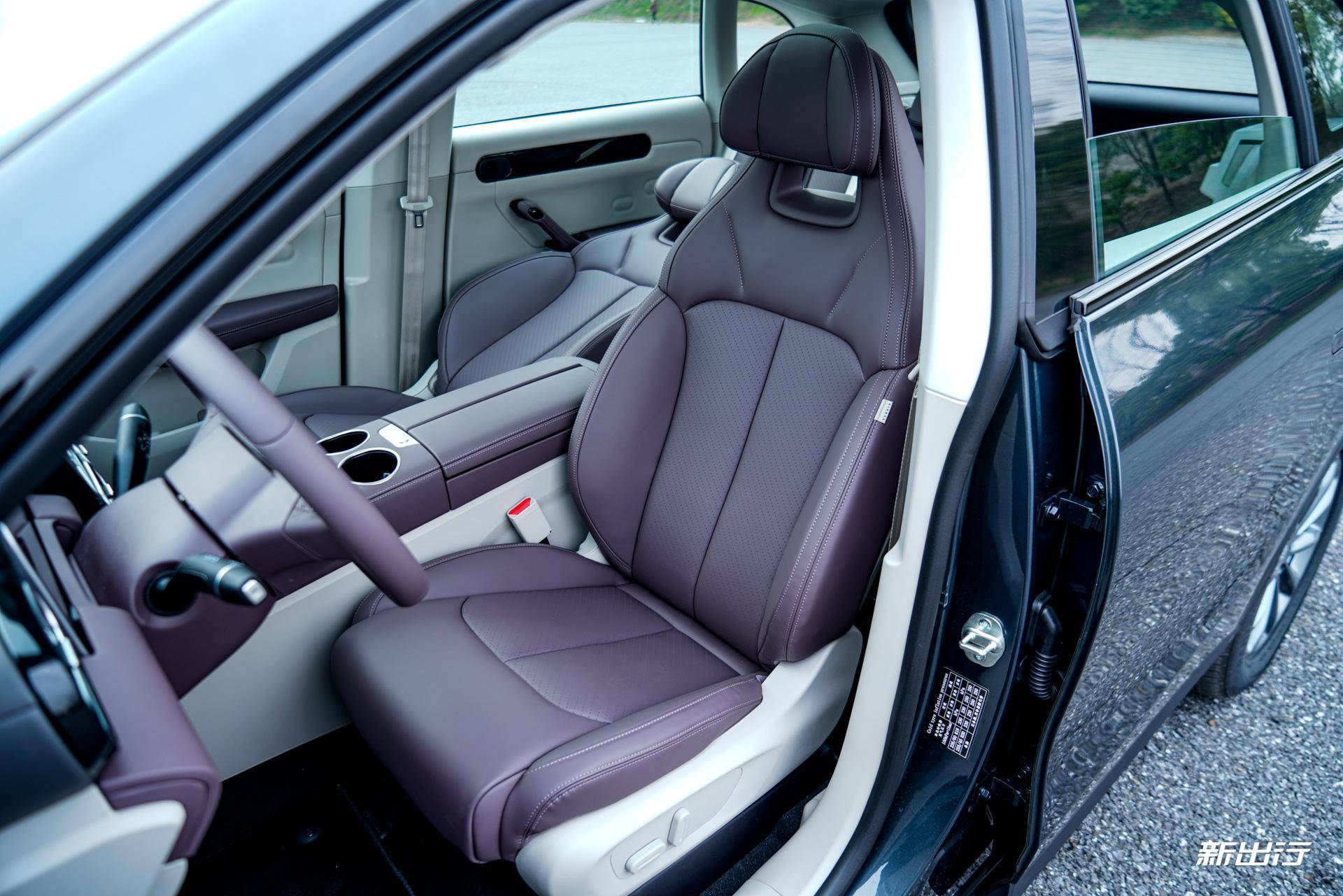 15万的中型SUV体验如何?静态实拍零跑23款C11