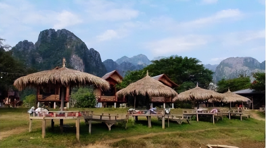 我国周边一个穷国家，200块租“美女导游”，游客：服务很周到