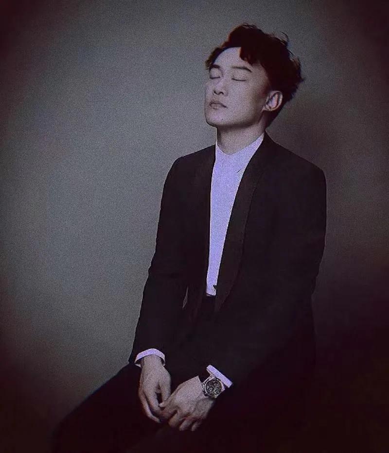 我们的关系多像积木啊，千变万化却又不堪一击|夜听