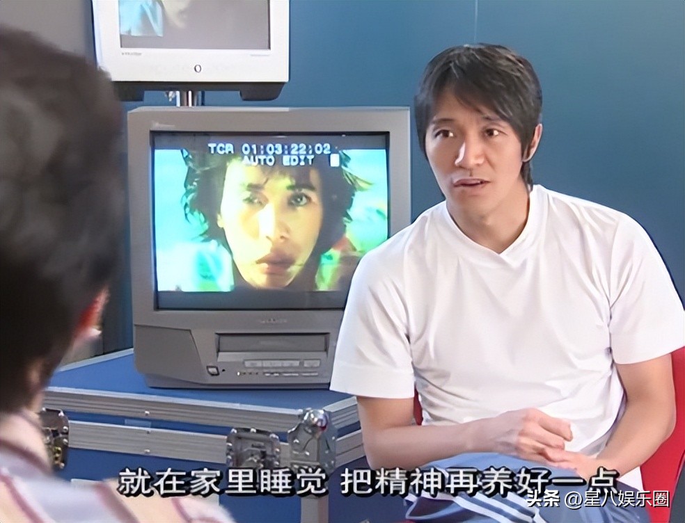 周星驰40岁白发,56岁周星驰满头花白却拒绝染发