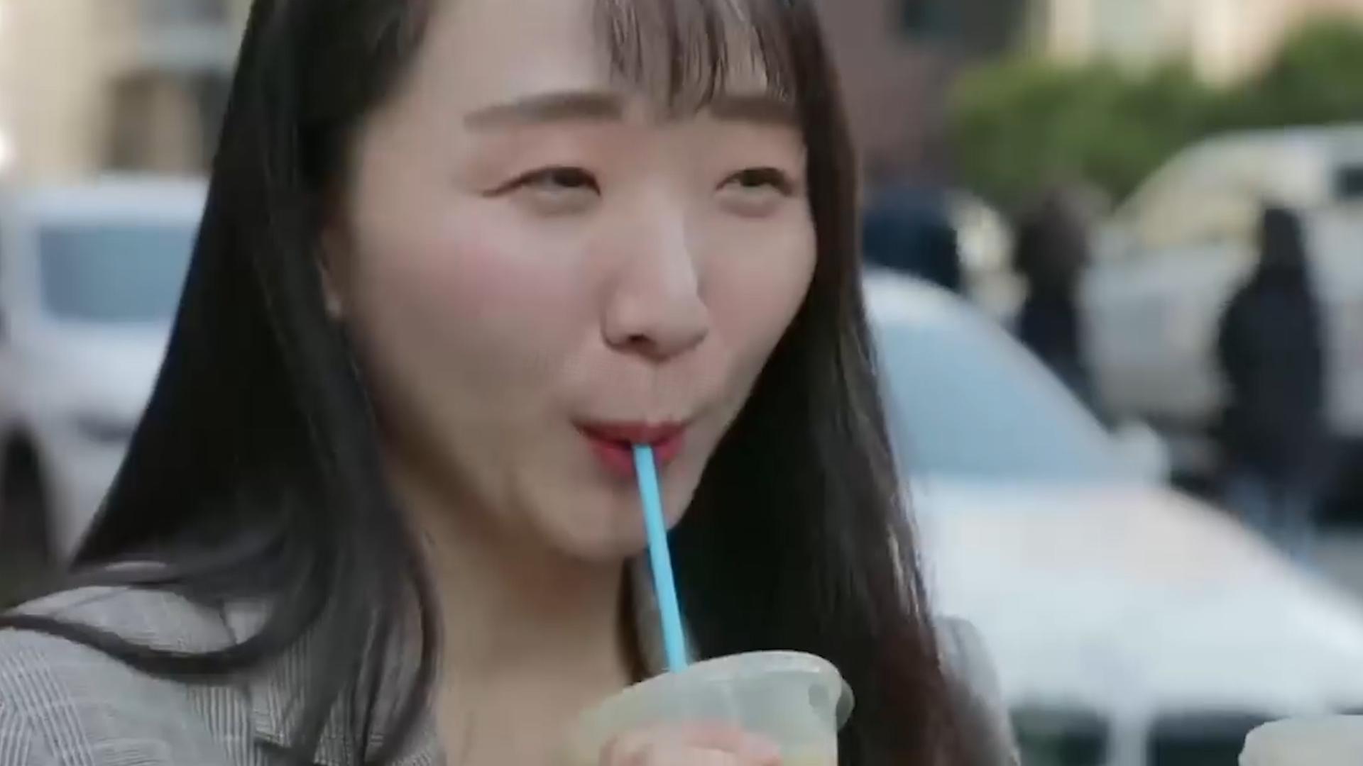 一天只睡三个小时靠咖啡解困,一天只睡四小时四杯拿铁能挺住吗