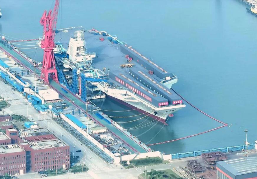 辽宁舰和山东舰对比哪个大,辽宁舰与山东舰哪个大哪个强