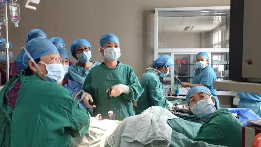 女人的子宫往下掉怎么治疗,女人老了子宫脱落的症状