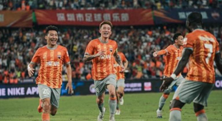 关于足球比赛的新闻报道,足球16:9