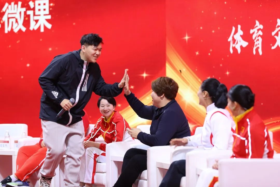 五位奥运冠军抢金牌,2021奥运冠军走进人民大会堂