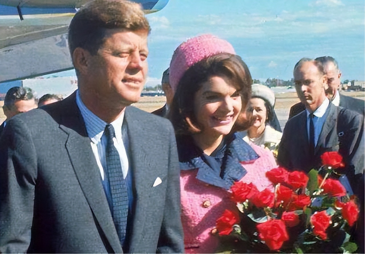 肯尼迪总统被*杀暗**后39岁的妻子为什么会改嫁给62岁的希腊富翁