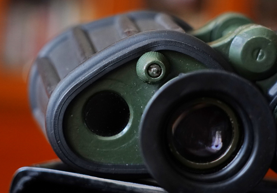 一树梨花压海棠:是*用军**望远镜好?还是名牌望远镜好?