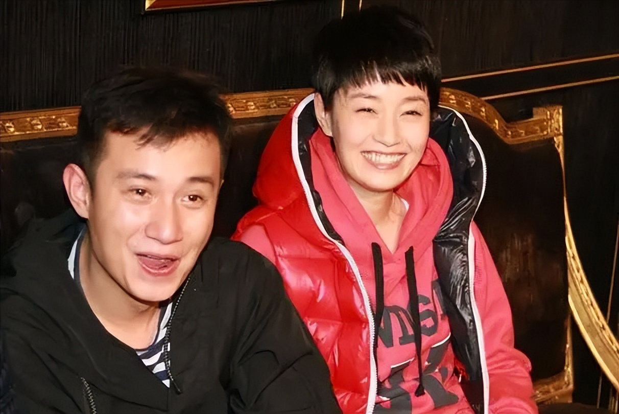 文章和女儿亮相机场最新,文章女儿爱马