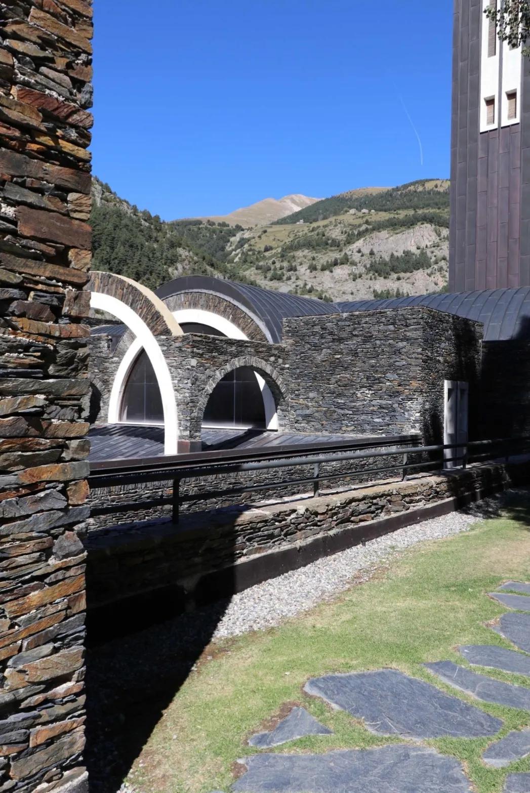 西班牙鬼才建筑师的梦幻世界,西班牙鬼才